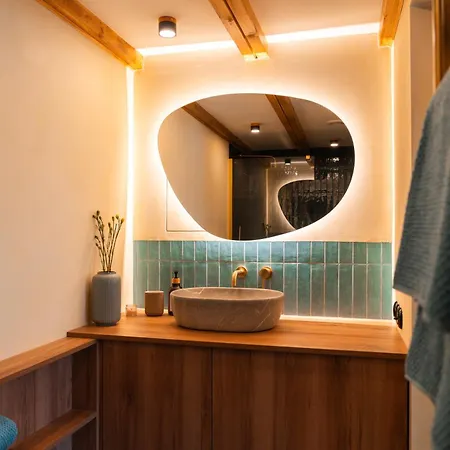 Cozy In The Center Of דירה